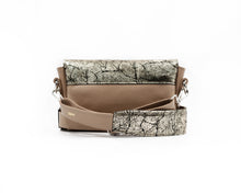 Încărcați imaginea în vizualizatorul Galeriei, Geantă crossbody din piele
