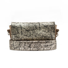 Încărcați imaginea în vizualizatorul Galeriei, Geantă crossbody din piele
