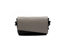 Încărcați imaginea în vizualizatorul Galeriei, Geantă crossbody din piele