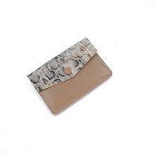 Încărcați imaginea în vizualizatorul Galeriei, Suport de card din piele