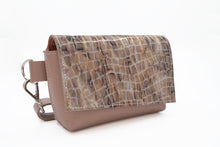 Încărcați imaginea în vizualizatorul Galeriei, Geantă de talie din piele