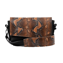Kép betöltése a galériamegjelenítőbe: Bőr crossbody táska