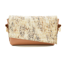 Kép betöltése a galériamegjelenítőbe: Bőr crossbody táska