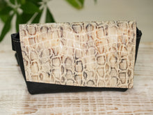 Încărcați imaginea în vizualizatorul Galeriei, Geantă de talie din piele