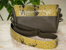 Încărcați imaginea în vizualizatorul Galeriei, CrossBody