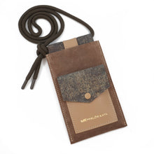 Încărcați imaginea în vizualizatorul Galeriei, Suport din piele pentru telefon și card