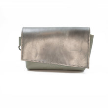 Kép betöltése a galériamegjelenítőbe: Bőr övtáska