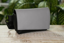 Încărcați imaginea în vizualizatorul Galeriei, Geantă de talie din piele