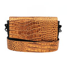 Încărcați imaginea în vizualizatorul Galeriei, CrossBody