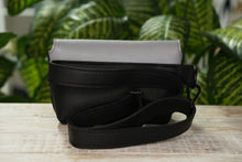 Încărcați imaginea în vizualizatorul Galeriei, Geantă de talie din piele