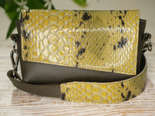 Încărcați imaginea în vizualizatorul Galeriei, CrossBody