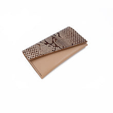 Încărcați imaginea în vizualizatorul Galeriei, Poșetă din piele