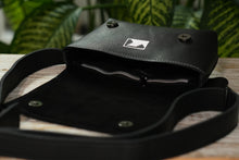 Încărcați imaginea în vizualizatorul Galeriei, Geantă de talie din piele