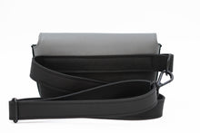 Încărcați imaginea în vizualizatorul Galeriei, Geantă de talie din piele