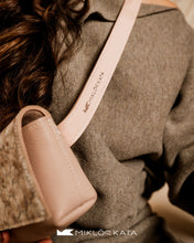 Încărcați imaginea în vizualizatorul Galeriei, Geantă de talie din piele