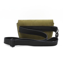 Încărcați imaginea în vizualizatorul Galeriei, Geantă de talie din piele