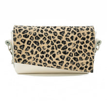 Kép betöltése a galériamegjelenítőbe: Bőr crossbody táska
