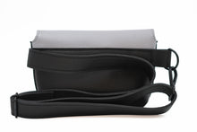 Încărcați imaginea în vizualizatorul Galeriei, Geantă de talie din piele