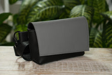 Încărcați imaginea în vizualizatorul Galeriei, Geantă de talie din piele