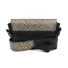 Încărcați imaginea în vizualizatorul Galeriei, CrossBody