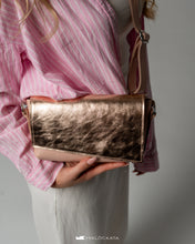 Încărcați imaginea în vizualizatorul Galeriei, Geantă crossbody din piele