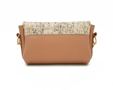 Kép betöltése a galériamegjelenítőbe: Bőr crossbody táska