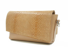 Kép betöltése a galériamegjelenítőbe: Bőr crossbody táska