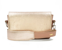 Kép betöltése a galériamegjelenítőbe: Bőr crossbody táska
