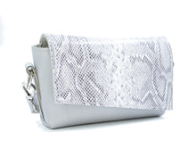 Kép betöltése a galériamegjelenítőbe: Bőr crossbody táska
