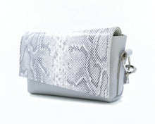 Kép betöltése a galériamegjelenítőbe: Bőr crossbody táska
