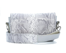 Kép betöltése a galériamegjelenítőbe: Bőr crossbody táska
