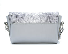 Kép betöltése a galériamegjelenítőbe: Bőr crossbody táska