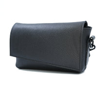 Kép betöltése a galériamegjelenítőbe: Bőr crossbody táska
