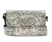 Încărcați imaginea în vizualizatorul Galeriei, Geantă crossbody din piele