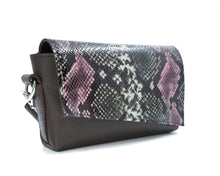 Kép betöltése a galériamegjelenítőbe: Bőr crossbody táska