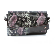 Kép betöltése a galériamegjelenítőbe: Bőr crossbody táska