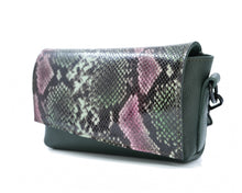Kép betöltése a galériamegjelenítőbe: Bőr crossbody táska