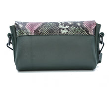Kép betöltése a galériamegjelenítőbe: Bőr crossbody táska