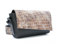 Încărcați imaginea în vizualizatorul Galeriei, Geantă crossbody din piele