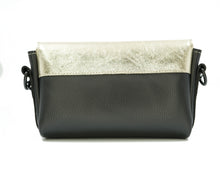 Încărcați imaginea în vizualizatorul Galeriei, Geantă crossbody din piele