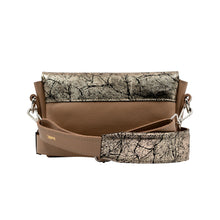 Kép betöltése a galériamegjelenítőbe: Bőr crossbody táska