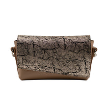 Kép betöltése a galériamegjelenítőbe: Bőr crossbody táska