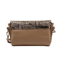 Kép betöltése a galériamegjelenítőbe: Bőr crossbody táska