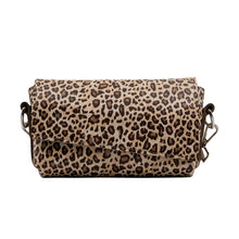 Încărcați imaginea în vizualizatorul Galeriei, Geantă crossbody din piele