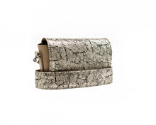 Încărcați imaginea în vizualizatorul Galeriei, Geantă crossbody din piele
