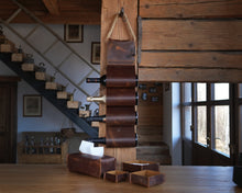 Încărcați imaginea în vizualizatorul Galeriei, Suport pentru sticle de vin