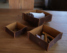 Încărcați imaginea în vizualizatorul Galeriei, Suport pentru sticle de vin