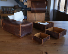 Încărcați imaginea în vizualizatorul Galeriei, Suport pentru sticle de vin