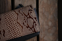 Încărcați imaginea în vizualizatorul Galeriei, Geantă de talie din piele