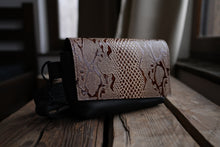 Încărcați imaginea în vizualizatorul Galeriei, Geantă de talie din piele